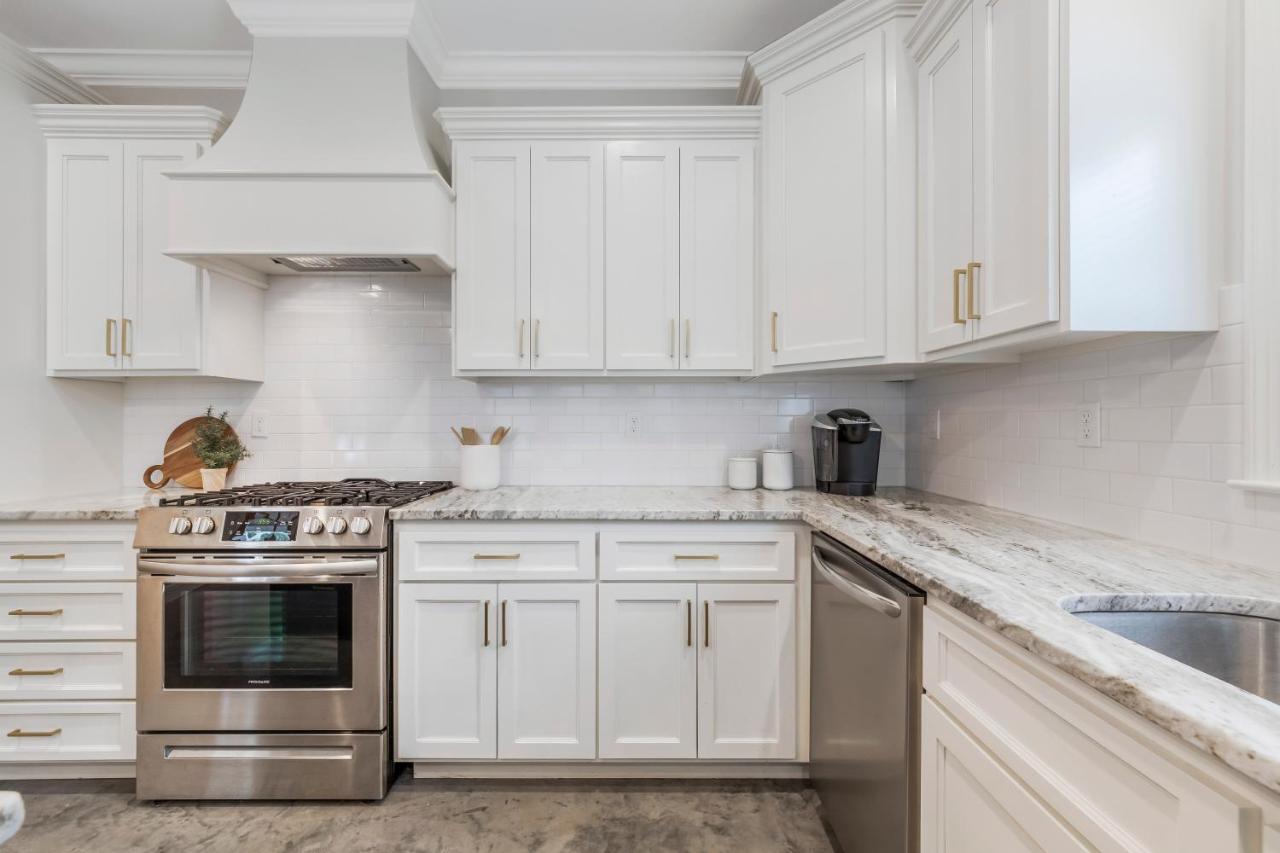 Charming Built In 2019 *